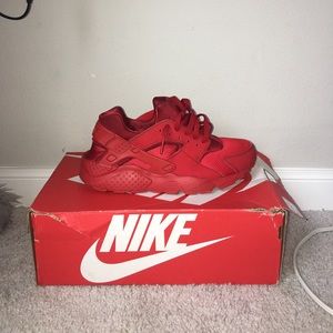 Red Nike Huarache run (Gs)